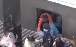 Colisão de trens do metrô de SP deixa feridos
